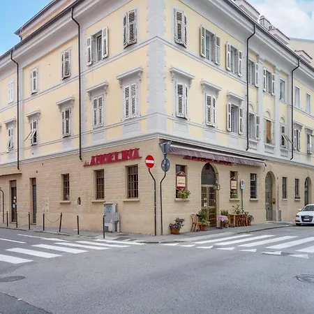 Centro I Cadorna 14 Triest